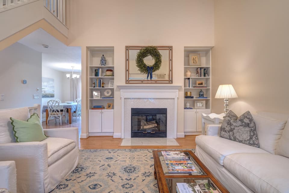 250 Silver Leaf Drive, photo 6 of 40
