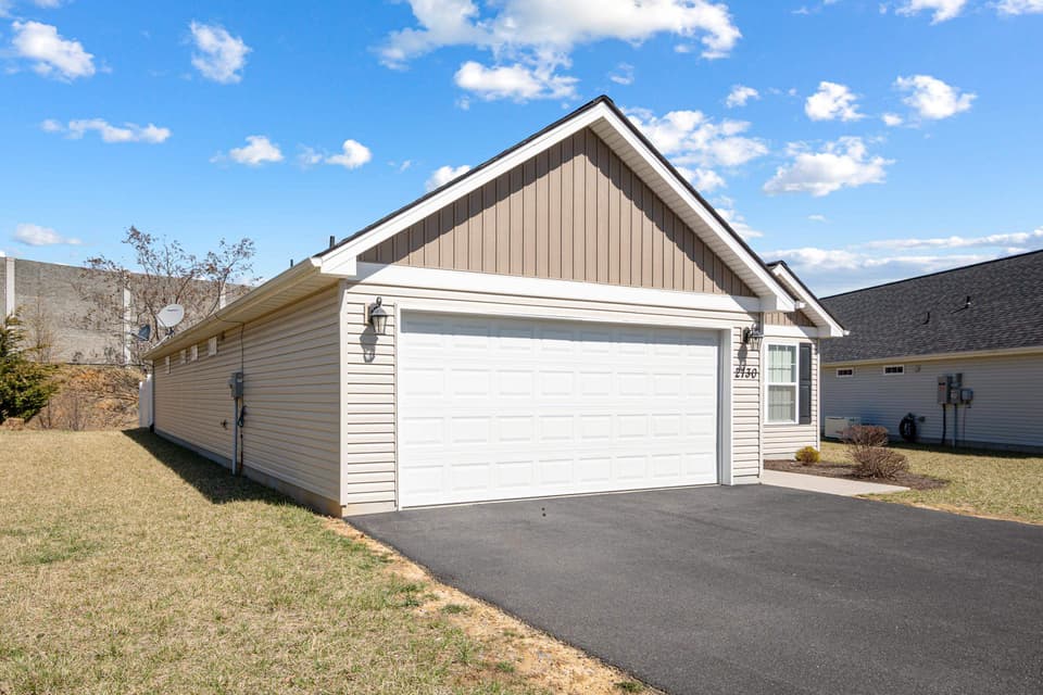 2130 Glade Drive SE, photo 3 of 38