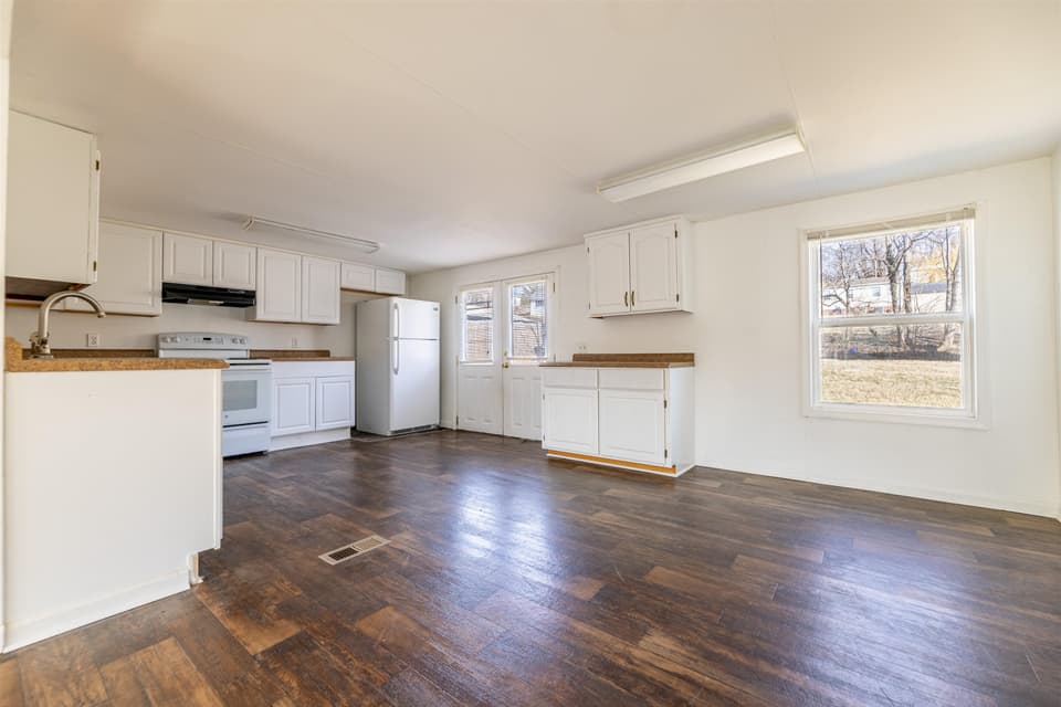 740 Montgomery Street, photo 3 of 23