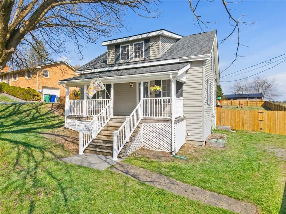 619 E Main Street, photo 3 of 40