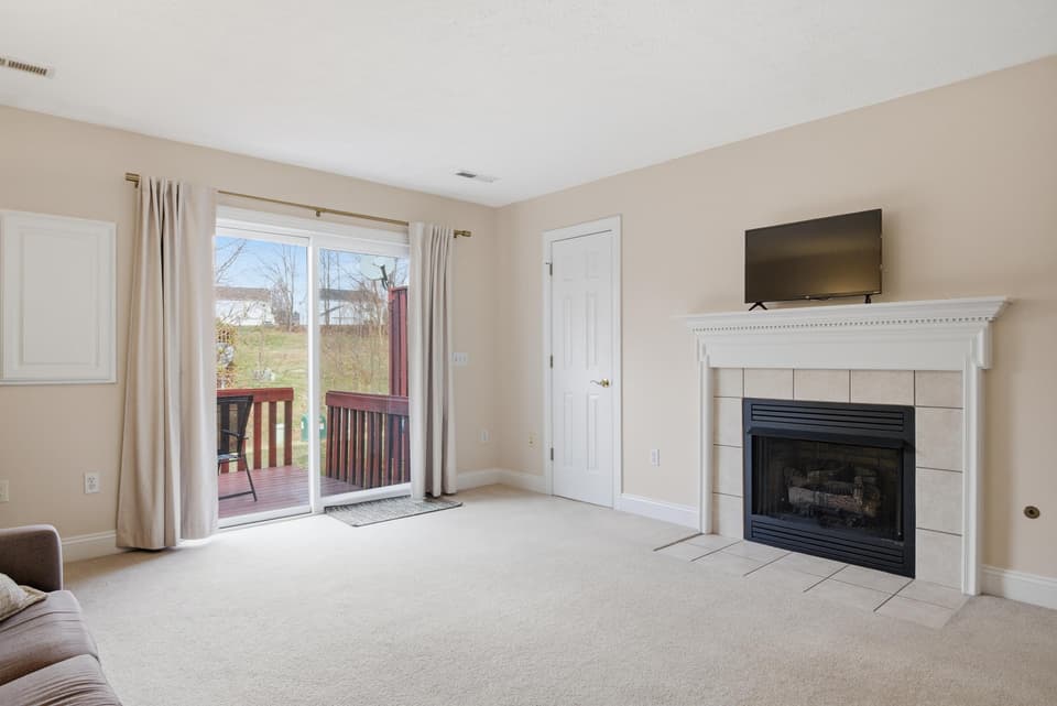 565 Oaktree Boulevard, photo 16 of 31