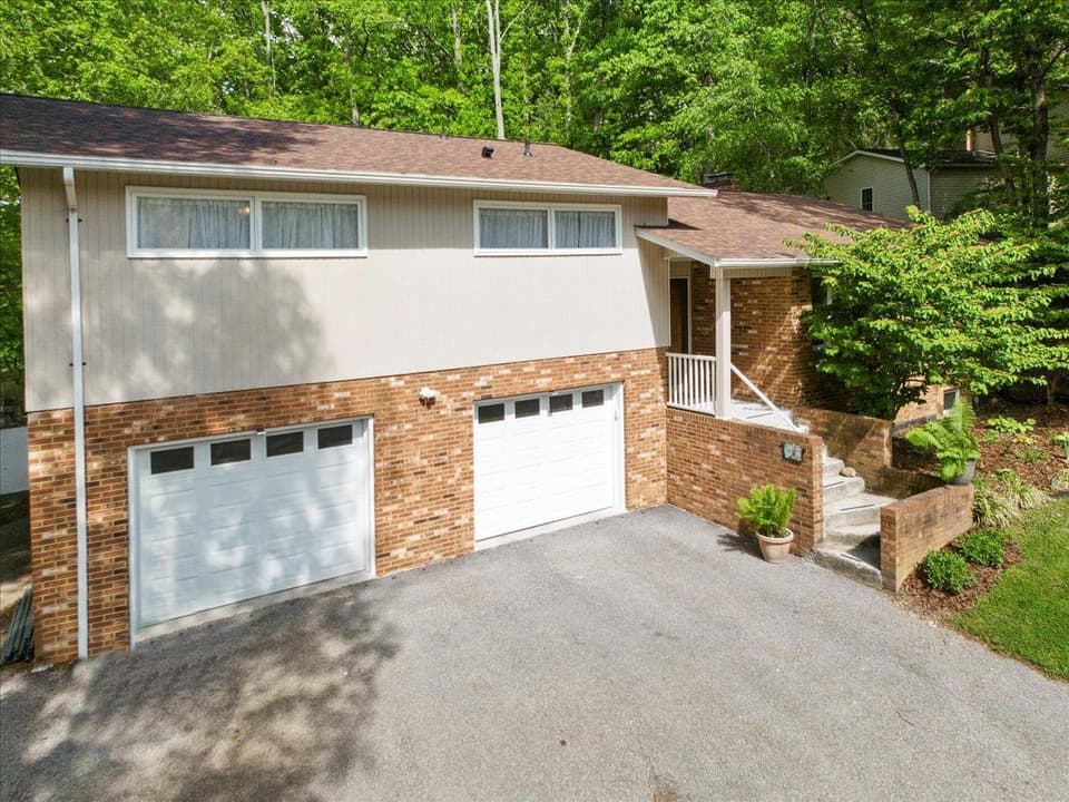 300 Tomahawk Drive, photo 3 of 40