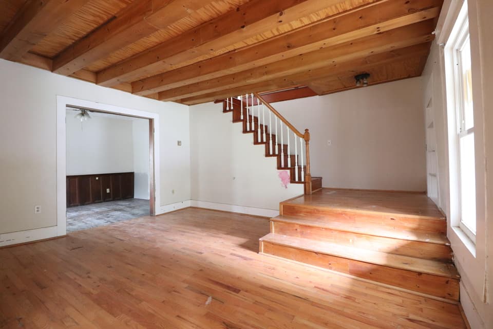 402 Craig St NE, photo 9 of 17