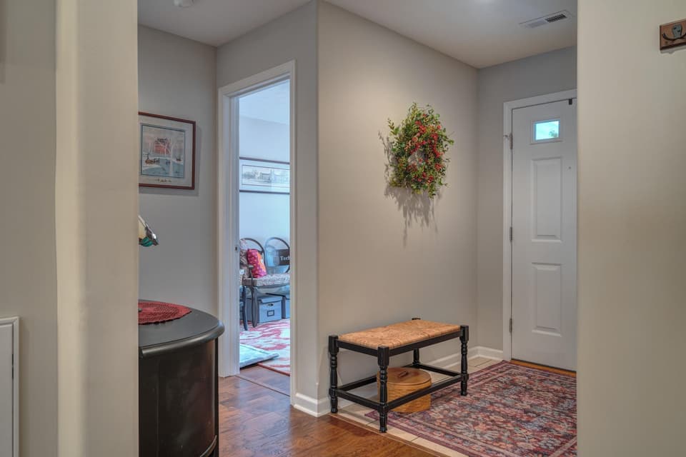 2160 Glade Drive SE, photo 8 of 40