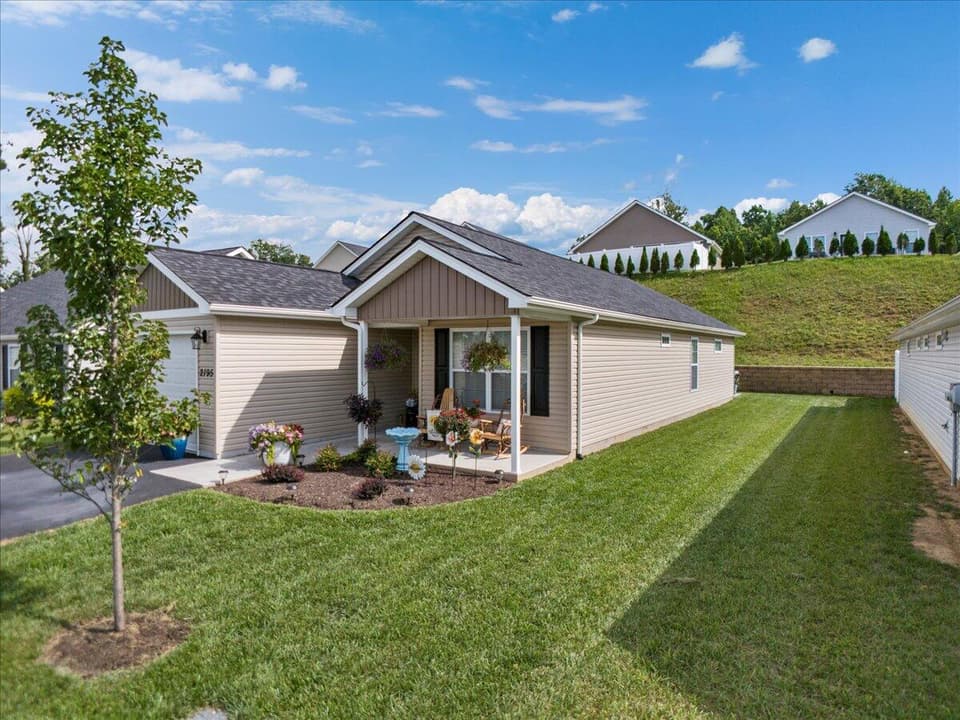 2195 Glade Drive SE, photo 6 of 38