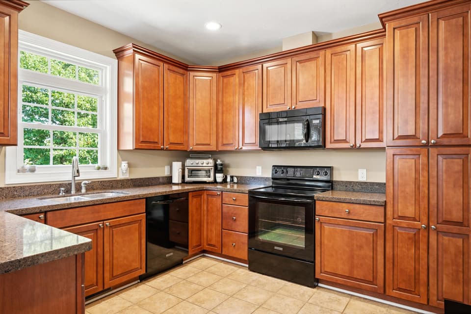 925 Brooklyn Avenue, photo 9 of 40