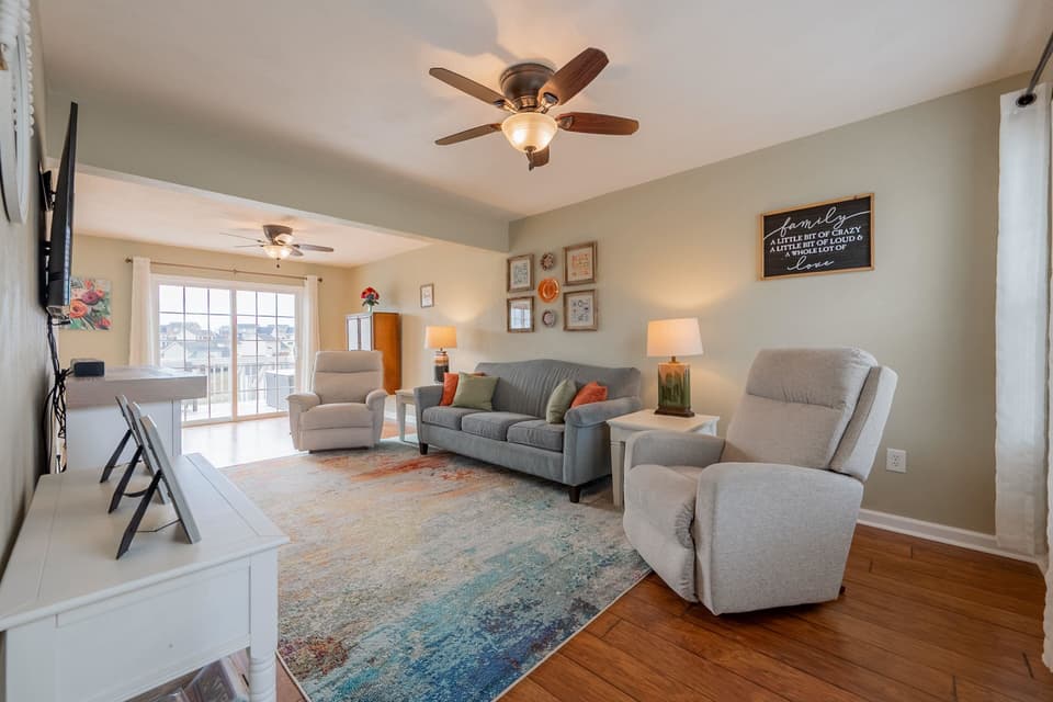 615 Keystone Drive, photo 3 of 40