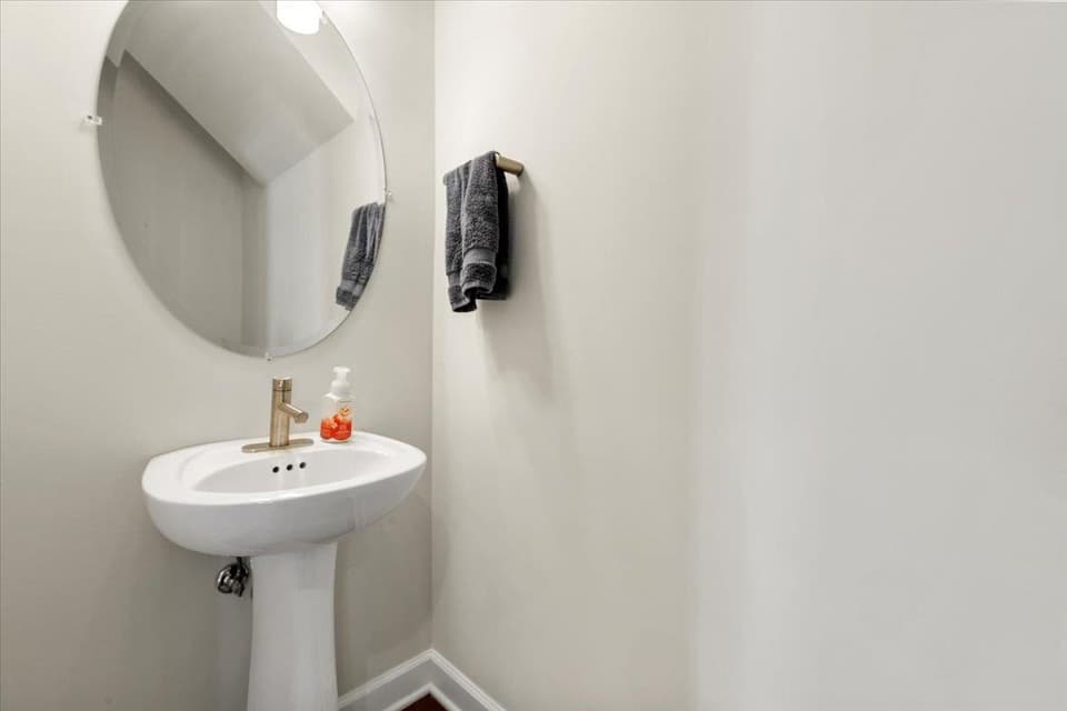 325 John Adams Drive, photo 15 of 40