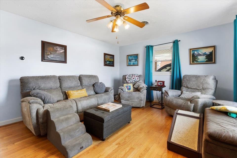 60 Overland Drive, photo 4 of 38