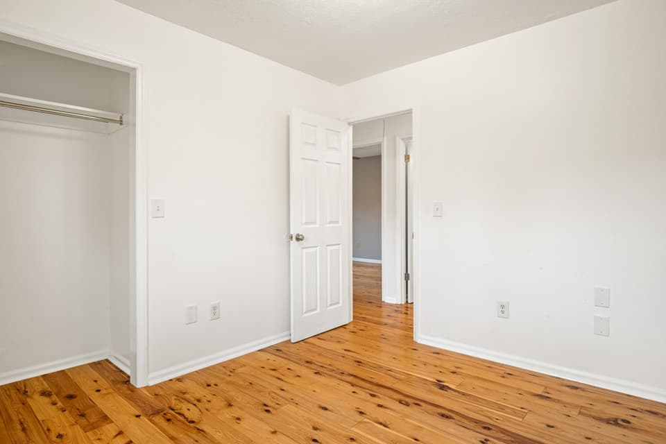405 Overland Drive, photo 21 of 40