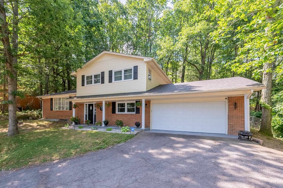 1265 Chestnut Drive, photo 3 of 40