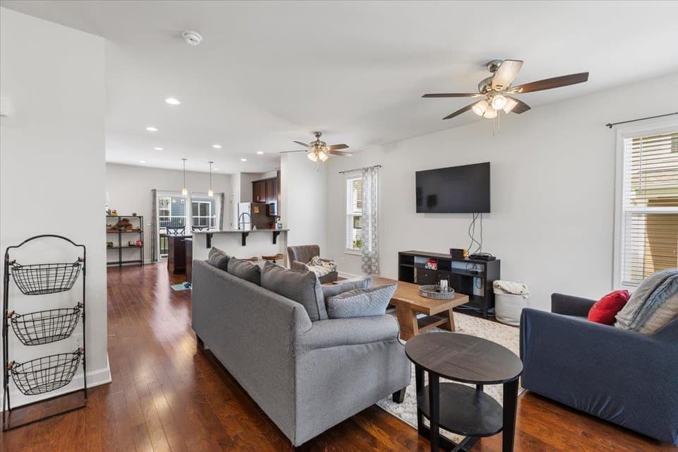 325 John Adams Drive, photo 6 of 40