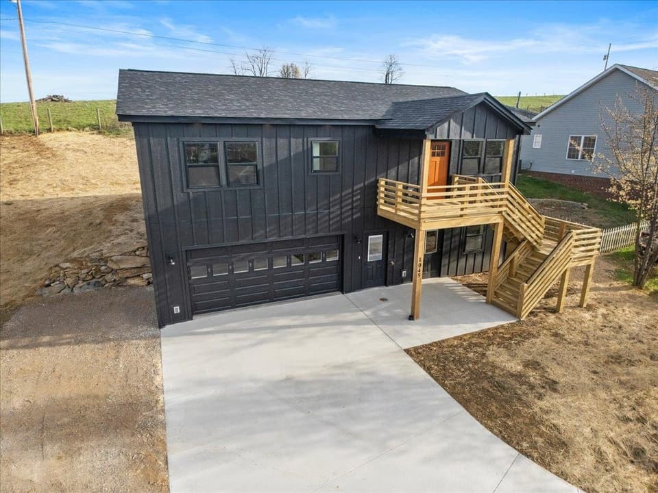 1045 Beaver Drive, photo 3 of 40