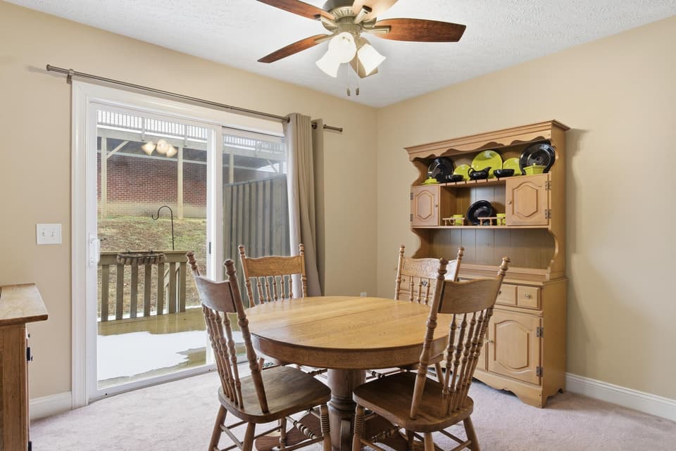 585 Silver Leaf Drive, photo 3 of 39