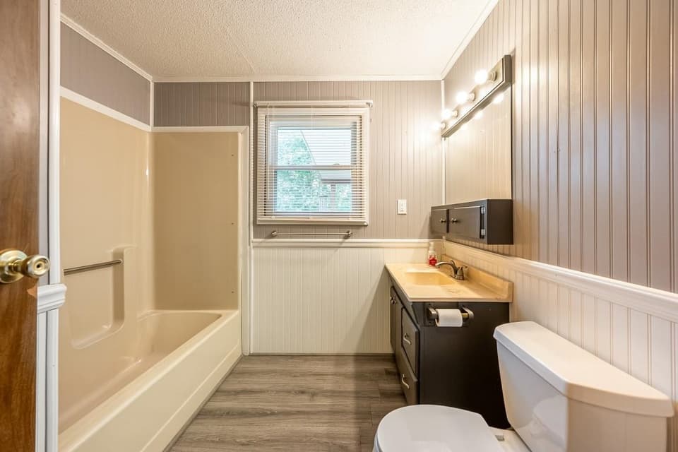 1045 Brown Street, photo 22 of 40