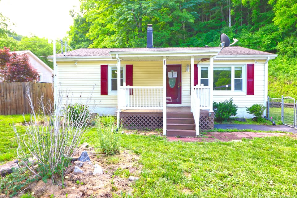 829 Walton Rd, Christiansburg, VA