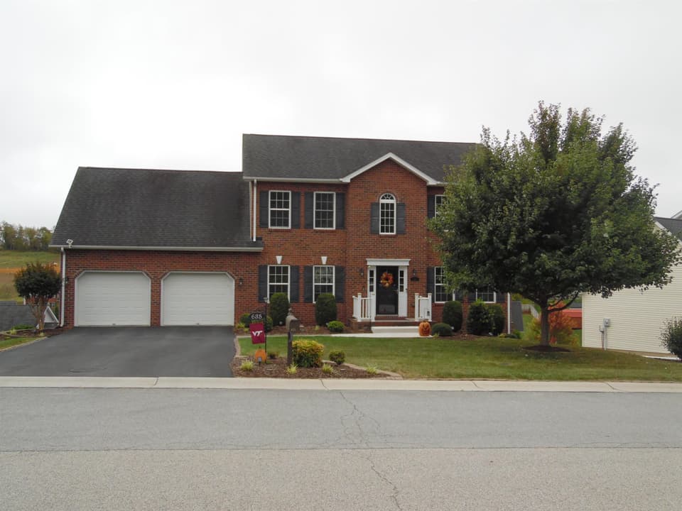 635 Keystone Drive NW, Christiansburg, VA