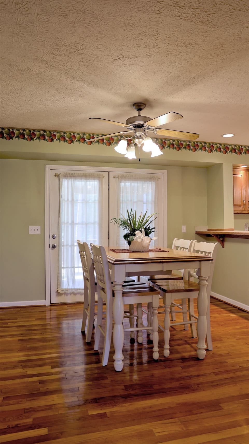 240 Virginian Drive, photo 10 of 40