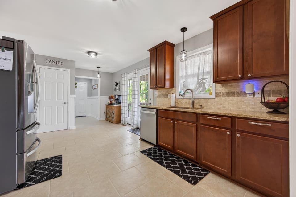 1555 Diana Drive, photo 17 of 40