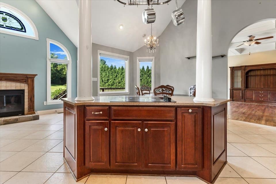 2251 Lake Vista Drive, photo 14 of 40