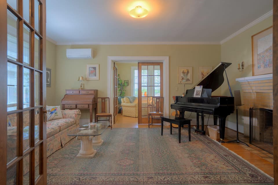 110 E Main Street, photo 10 of 37