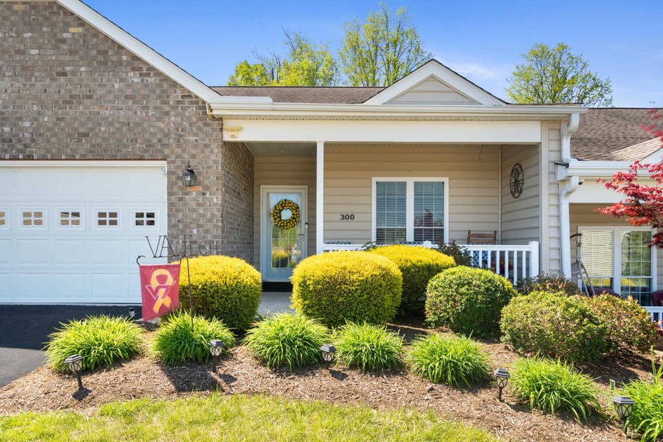 300 Vinnie Avenue, photo 2 of 34