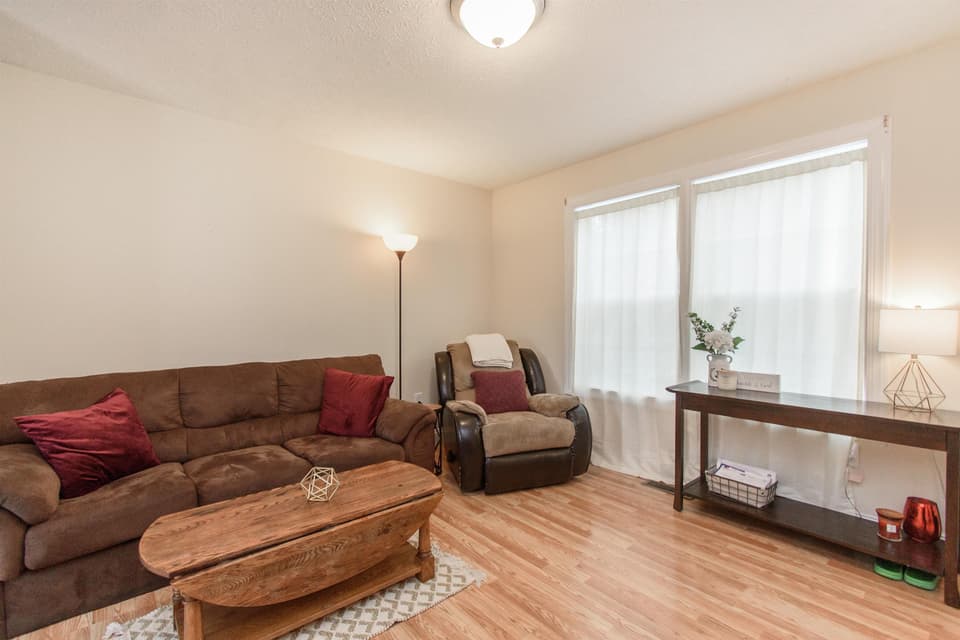 1015 Oak Tree Boulevard, photo 4 of 29