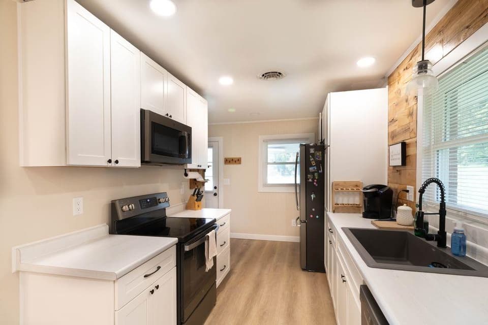 1380 Rigby Street, photo 23 of 32