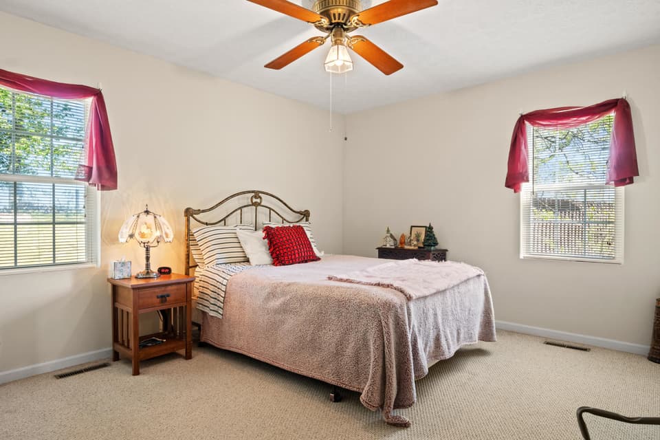 700 Warren Court, photo 18 of 40