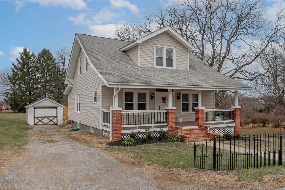 208 Alleghany Street, photo 4 of 40