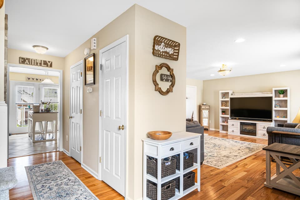 240 Windsor Drive, photo 19 of 40