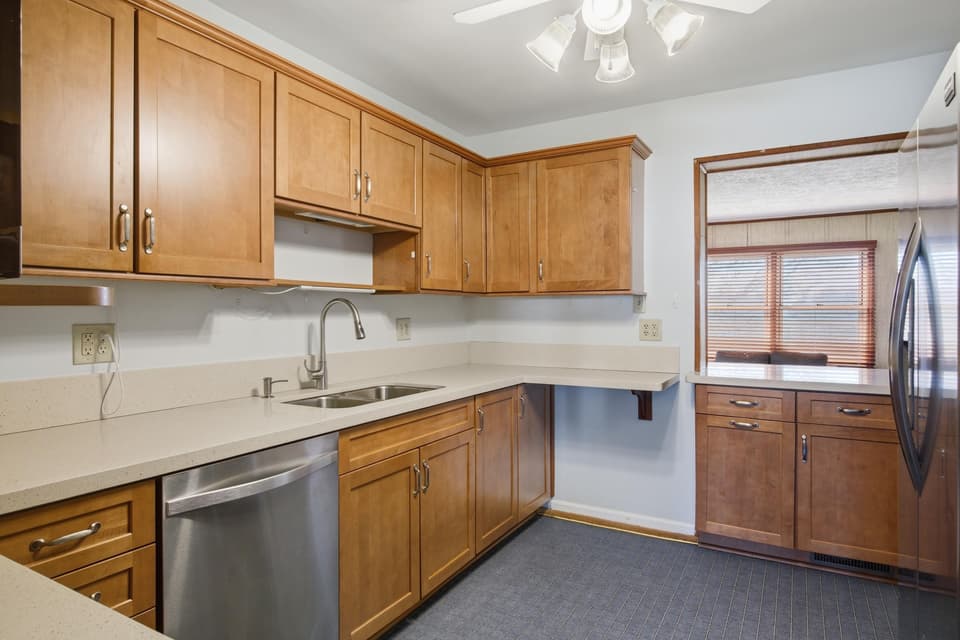 205 Roundhill Drive, photo 21 of 40