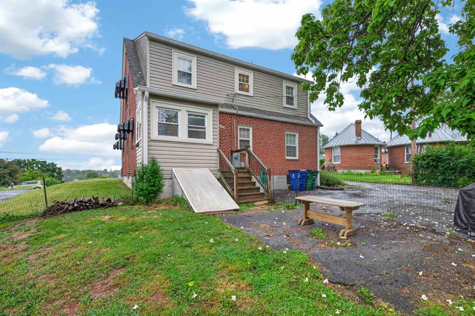 301 S Franklin Street, photo 33 of 35