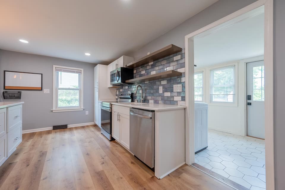 220 Clearview Drive, photo 11 of 34