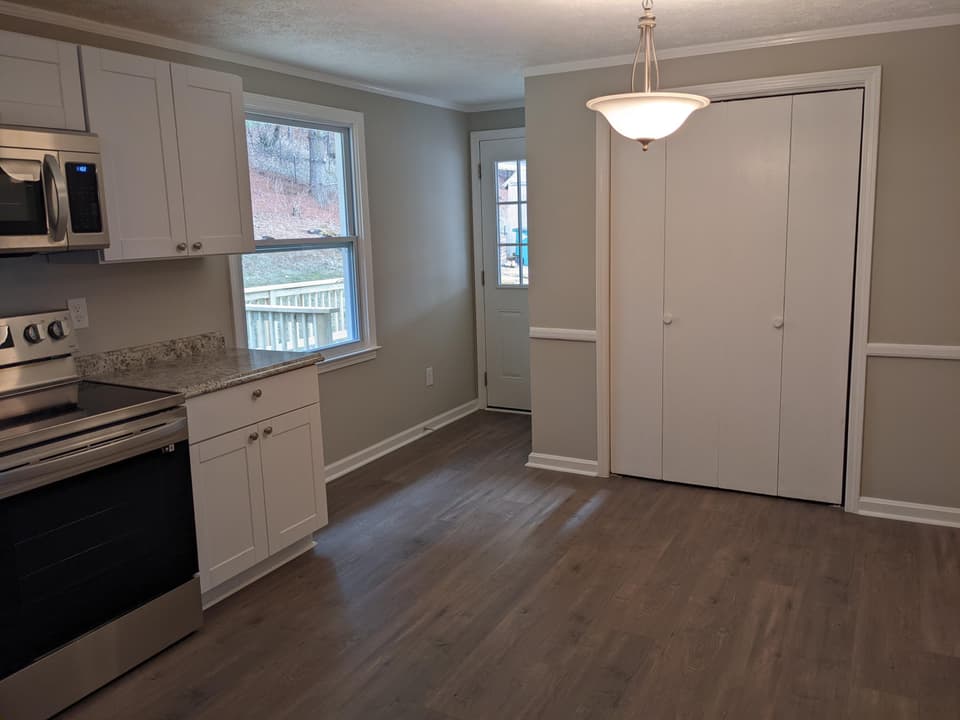1370 Wall St, photo 12 of 38