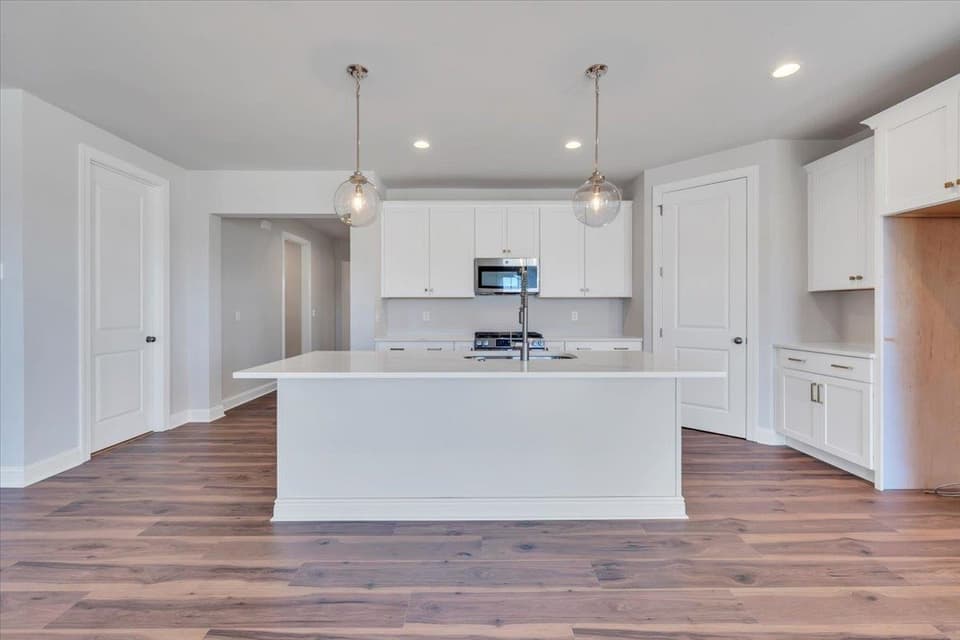 1000 Round Meadow Drive, photo 9 of 24