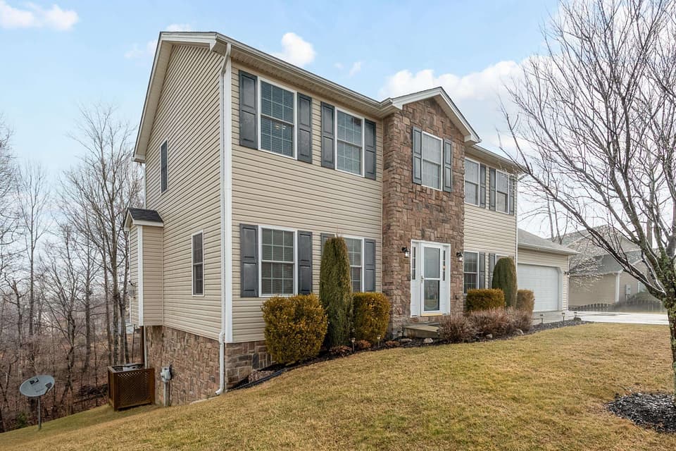 1110 Crosscreek Drive, photo 2 of 40