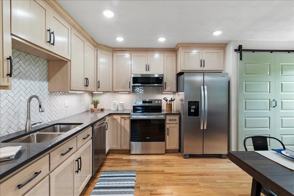 490 Sunnyside Lane NE, photo 9 of 39