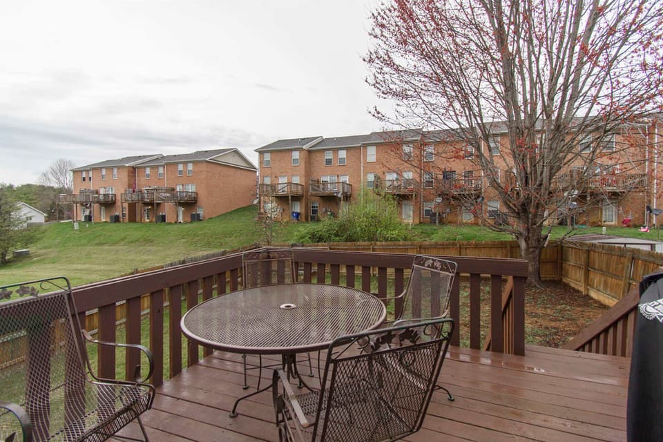 595 Tarrytown Road, photo 10 of 33