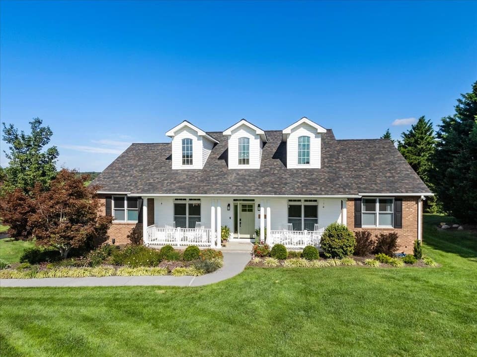 2120 Knoll Crest Drive, photo 5 of 40
