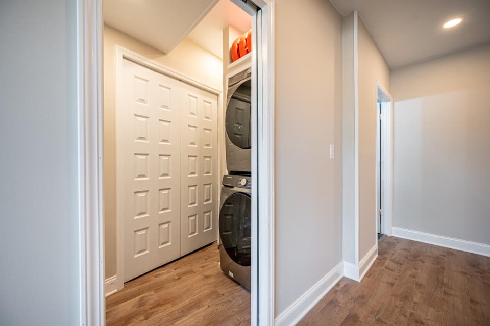 200 Wistaria Drive, photo 24 of 34