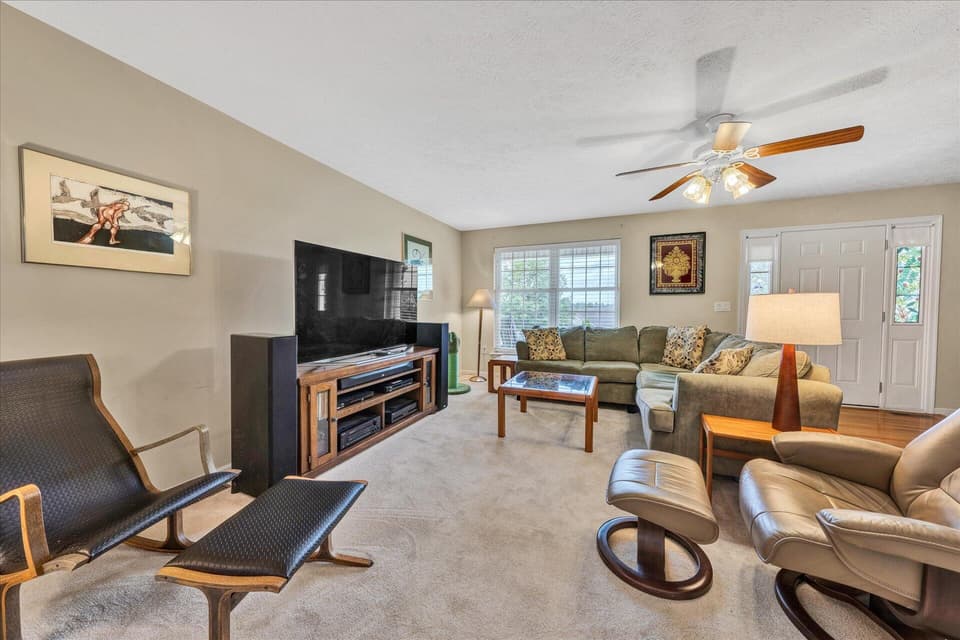 135 Wenn Dr NW, photo 9 of 37
