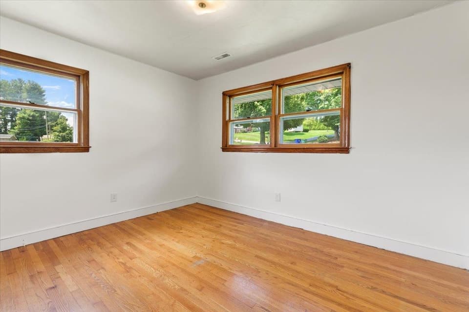 135 Griggs Street, photo 14 of 40