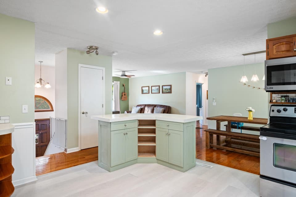 1720 Blake Drive, photo 8 of 40
