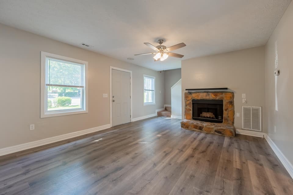 375 Warren Street, photo 4 of 40