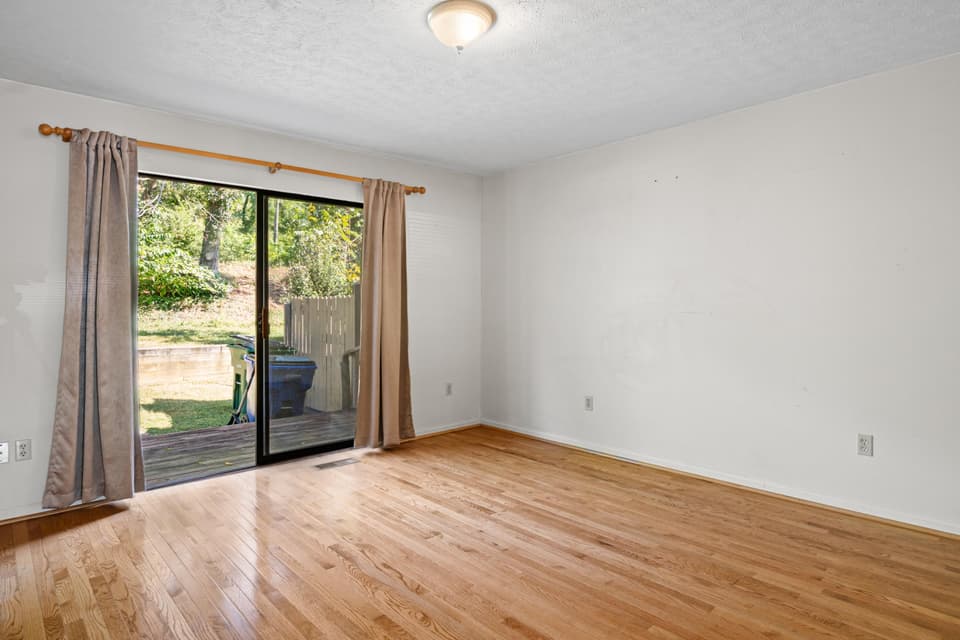 2596 Glade Drive SE, photo 10 of 24