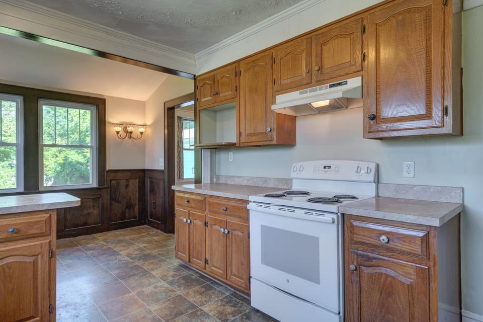 110 Lester Street, photo 18 of 40