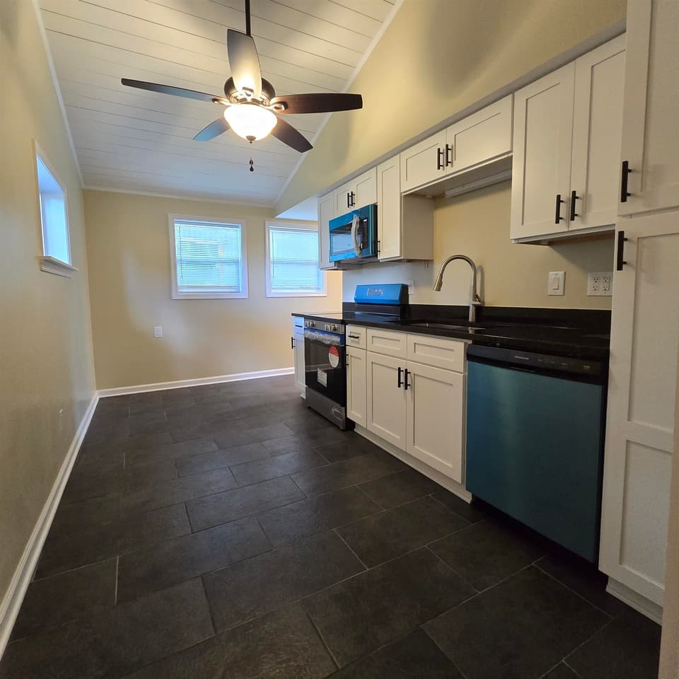 450 Wades Lane, photo 15 of 35