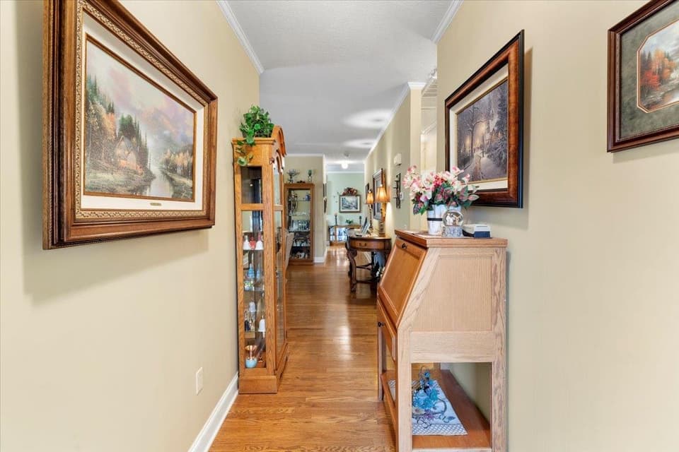 200 Robert Street, photo 10 of 40