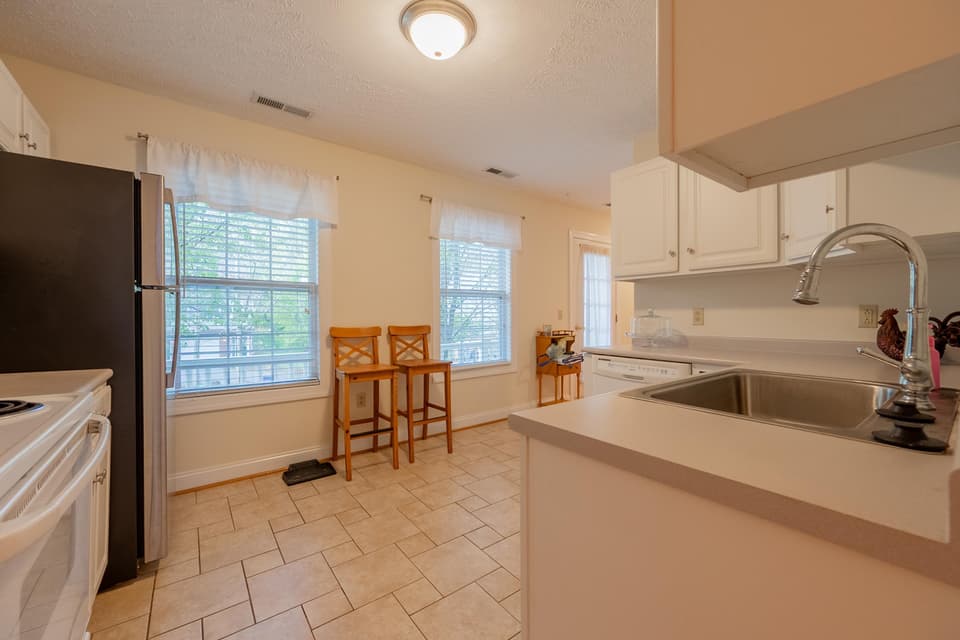 405 Silver Leaf Drive, photo 16 of 36